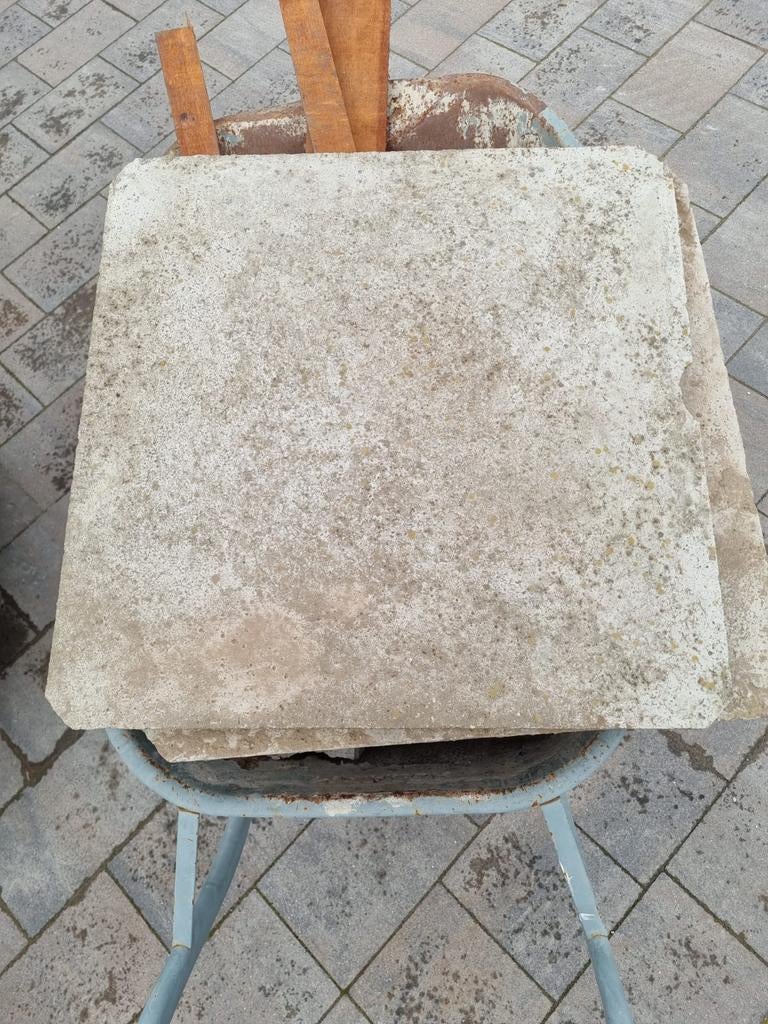 2 betonnen platen / putdeksels, Ophalen, Rechthoekig, 50 tot 75 cm, 50 tot 75 cm