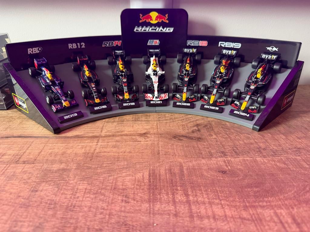 Set van 7 Red Bull Burago F1-modellen (2013-2024), Auto, 1:32 tot 1:50, Zo goed als nieuw, Ophalen