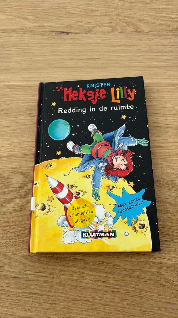 Heksje Lilly - Redding in de ruimte, Boeken, Fictie algemeen, Ophalen of Verzenden, Zo goed als nieuw, Knister