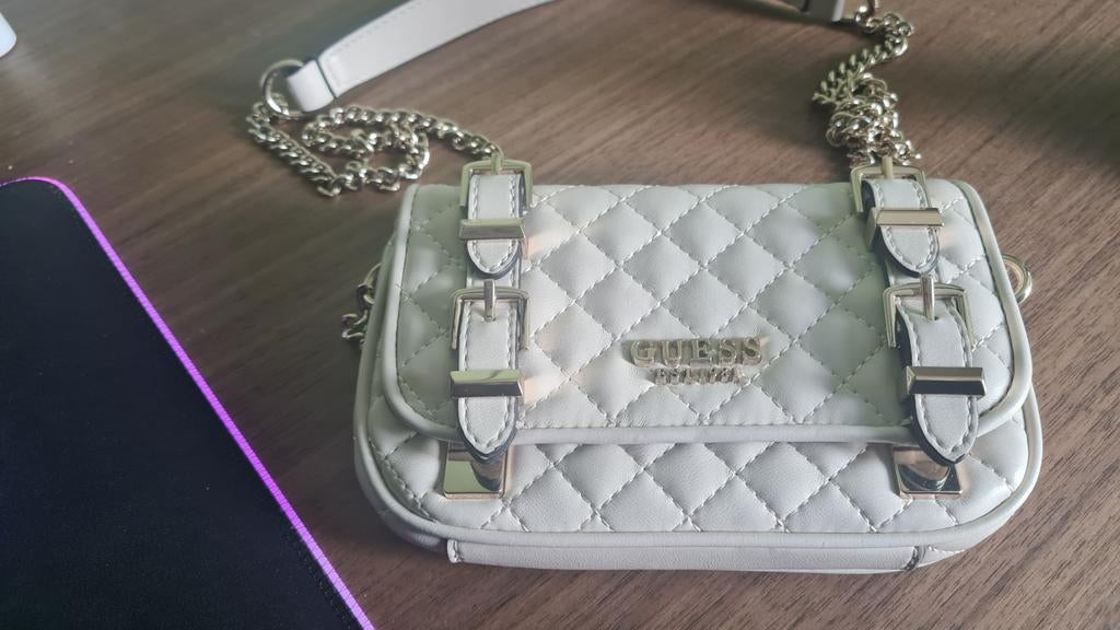 Guess Adam Mini Crossbody Wit, Sieraden, Tassen en Uiterlijk, Tassen | Damestassen, Ophalen of Verzenden, Zo goed als nieuw, Wit