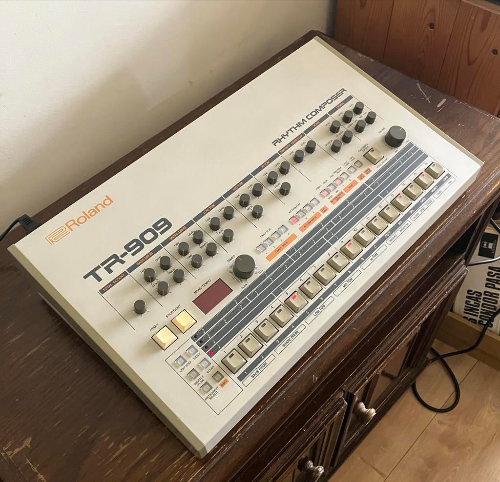 Roland TR-909 up-to-date en goede staat, Muziek en Instrumenten, Drumcomputers, Ophalen, Gebruikt, Roland