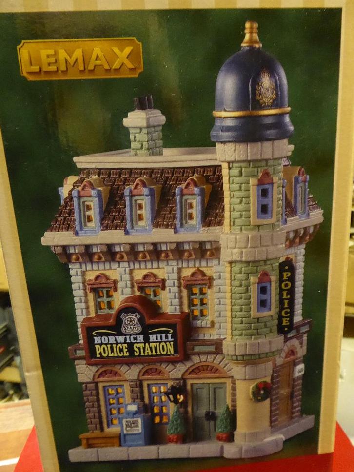 Lemax Item  -  Norwich police station - ik ruim op, Diversen, Kerst, Nieuw, Ophalen of Verzenden