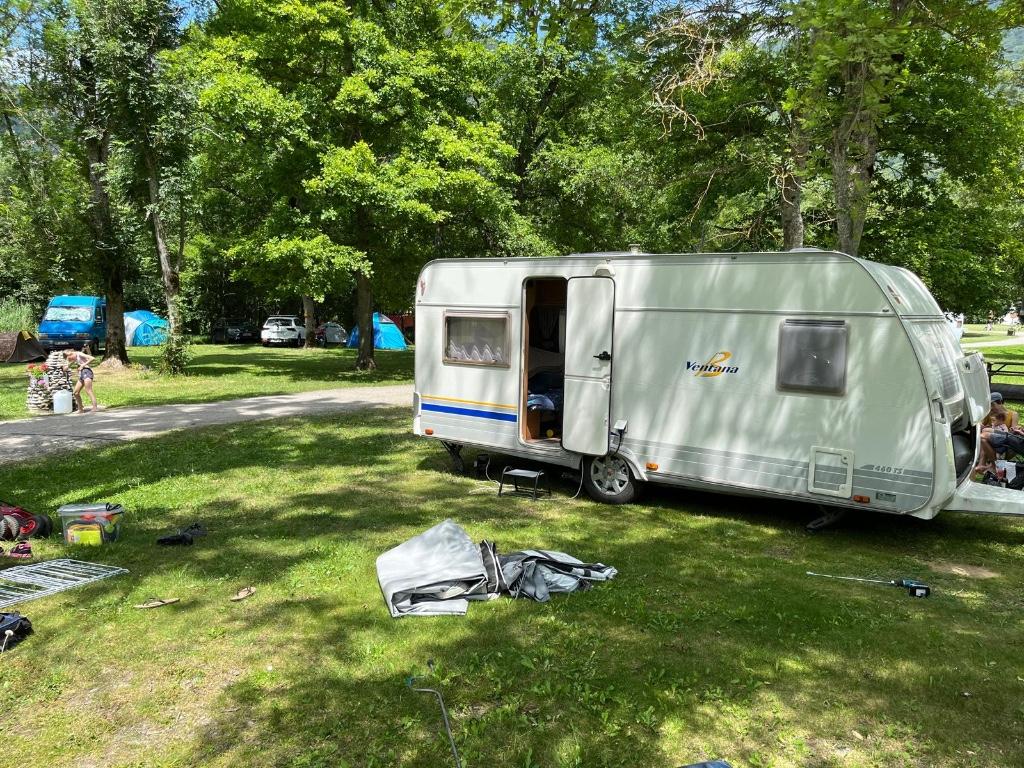 Bürstner Ventana 460 TS | 2004 | Mover | Voortent + luifel, Rondzit, Particulier, Vast bed, Bürstner