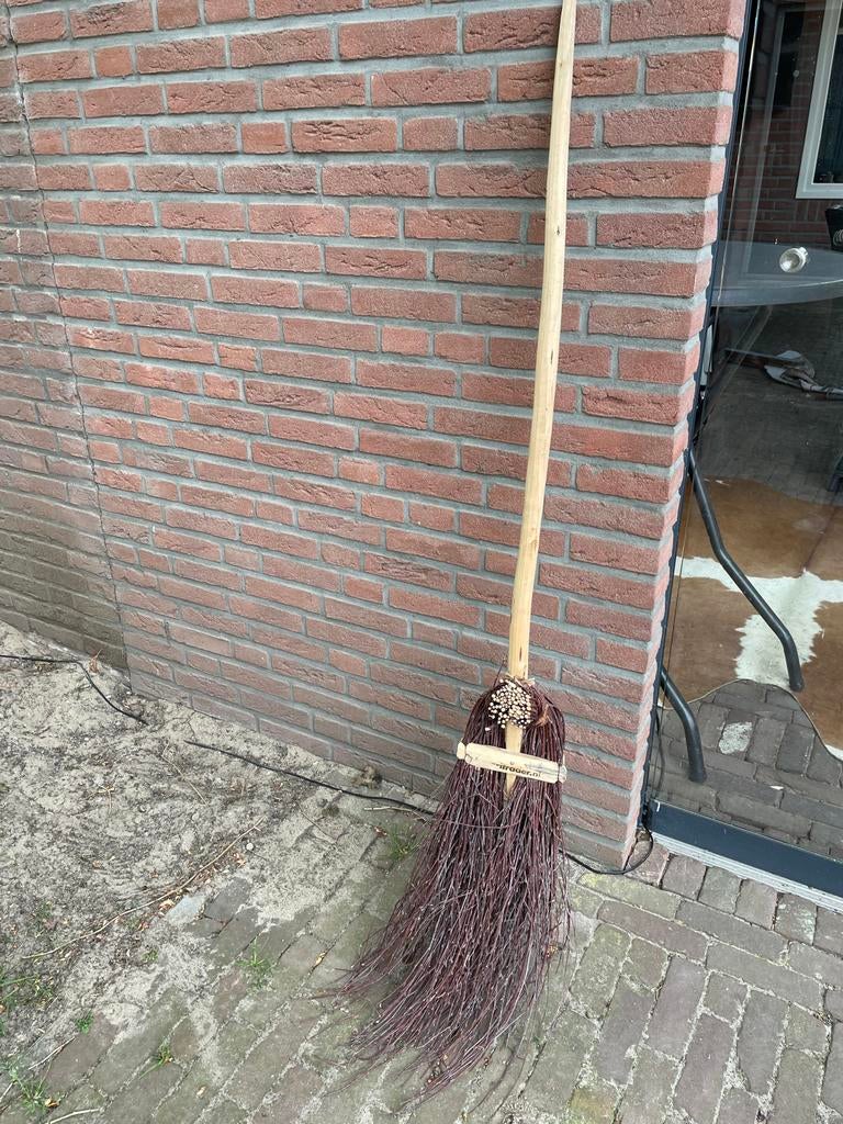 Nieuwe Takkenbezem - Ideaal voor tuin en erf, Tuin en Terras, Hand-tuingereedschap, Ophalen, Nieuw, Bezem