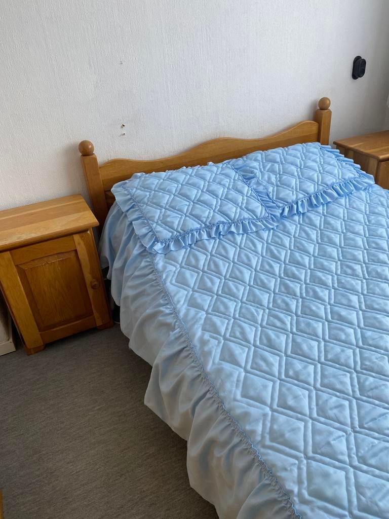 Gereserveerd!  Tweepersoonsbed met 2 nachtkastjes, Huis en Inrichting, Ophalen, Tweepersoons