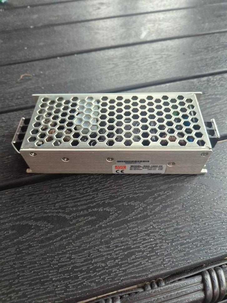 Mean Well RSD-100C-24 DC-DC Converter 24V 4.2A, Doe-het-zelf en Verbouw, Elektra en Kabels, Gebruikt, Overige typen, Ophalen of Verzenden