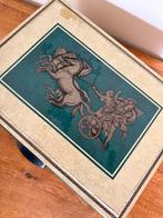 Vintage doos met Romeinse strijdwagen reliëf, Ophalen of Verzenden