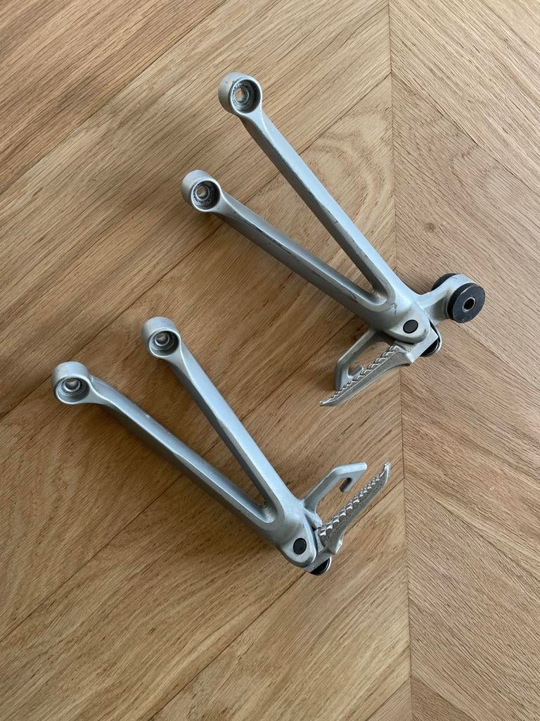 Originele duo voetsteunen Suzuki GSXR 1000 K6, Ophalen of Verzenden, Gebruikt