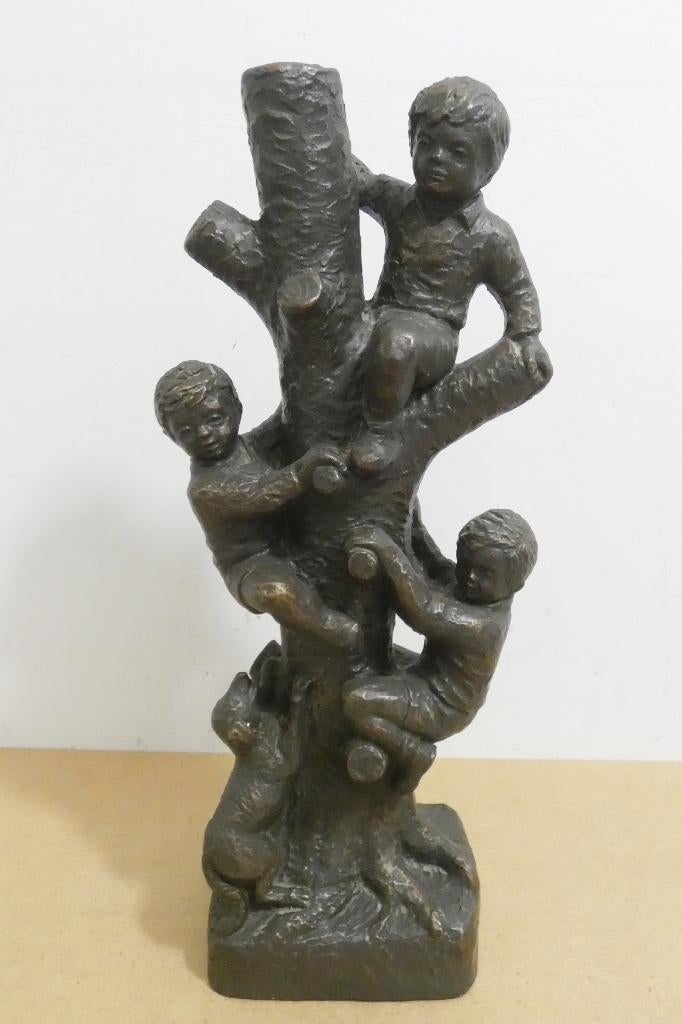 Kunstbeeld; 3 kinderen in een boom [911], Antiek en Kunst, Ophalen