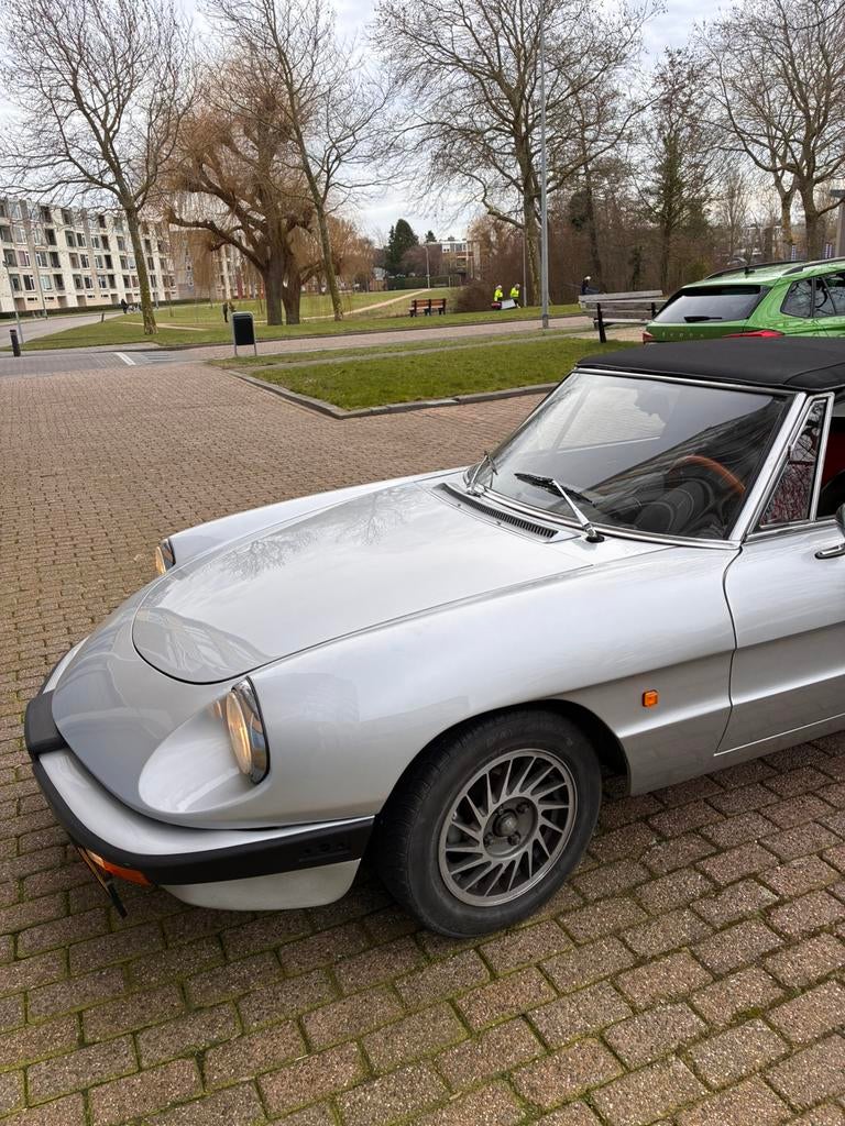 Alfa Romeo Spider 2.0 1984 Grijs, Auto's, Achterwielaandrijving, 1962 cc, Cabriolet, Handgeschakeld
