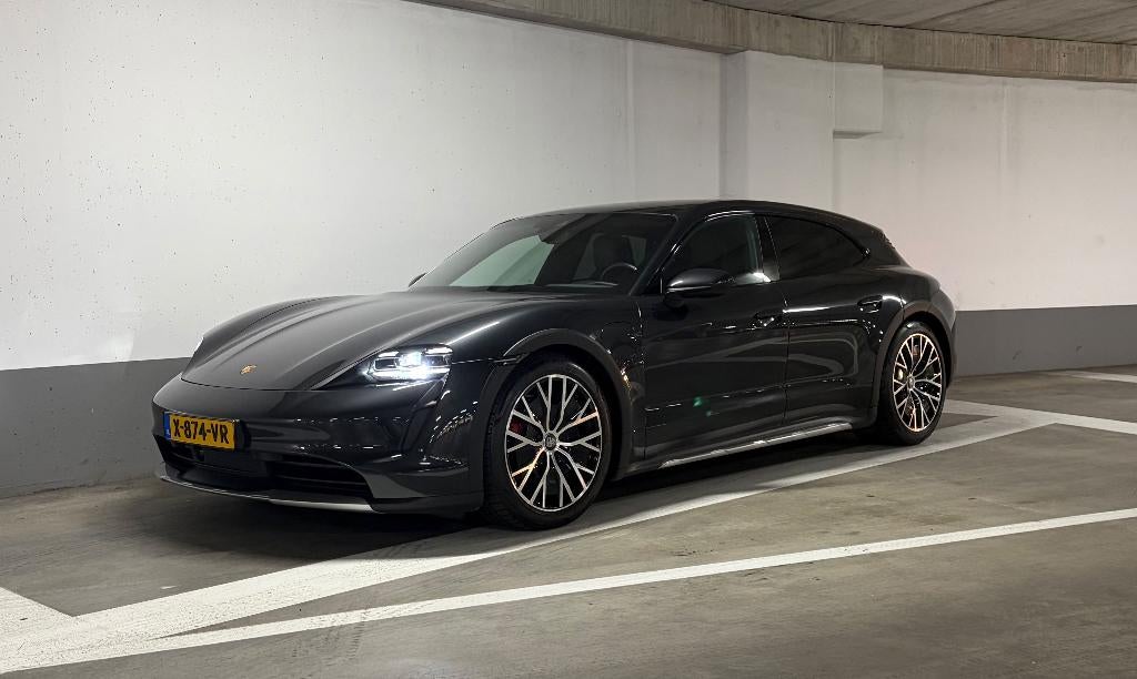 Porsche Taycan 4s Cross Turismo | BTW | Approved garantie, Auto's, Automaat, 2220 kg, Zwart, 110 €/maand