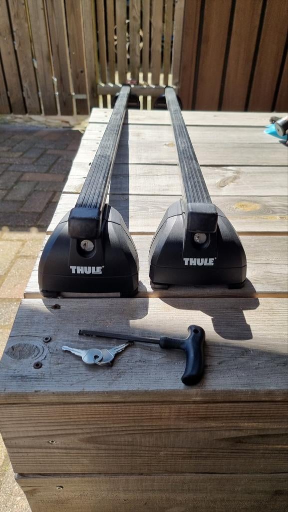 Thule dakdragers met sleutels en inbussleutel, Ophalen, Gebruikt