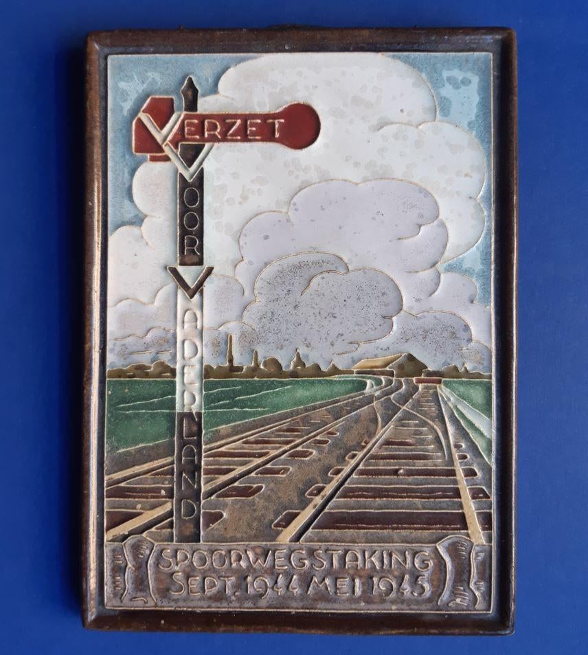 Porceleyne Fles 1945 Spoorwegstaking Cloissone tegel (9), Antiek en Kunst, Antiek | Wandborden en Tegels, Ophalen of Verzenden