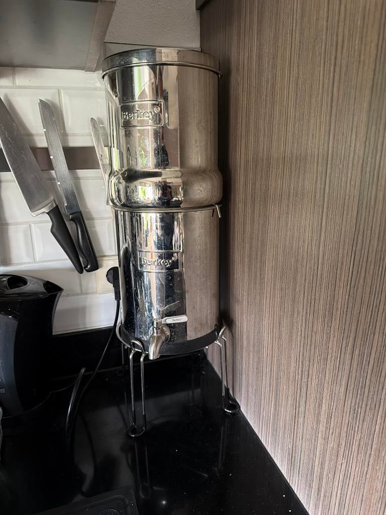 Travel Berkey waterfilter met standaard, Ophalen, Zo goed als nieuw