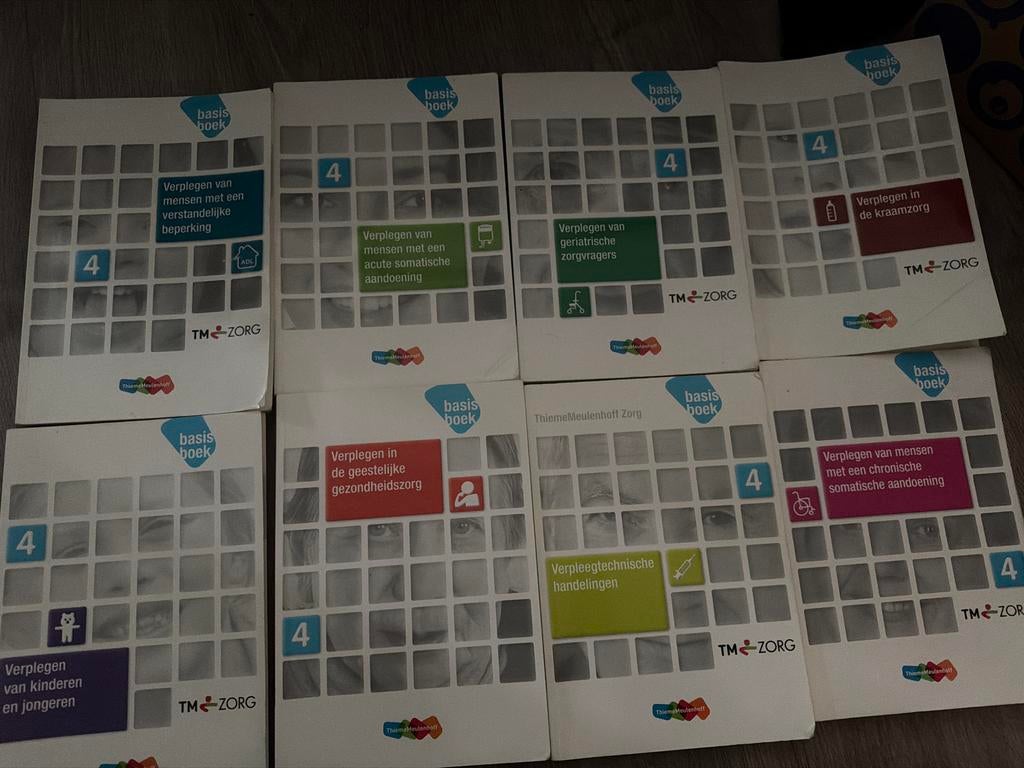 Verpleegkundige boeken niveau 4 (MBO), Boeken, Studieboeken en Cursussen, Ophalen of Verzenden, Gelezen, MBO