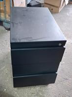 Donkergrijze ladekast met drie laden gratis, Huis en Inrichting, Ophalen, Gebruikt, Ladekast, Ladekast