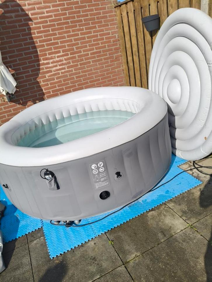 Opblaasbare jacuzzi, Tuin en Terras, Bubbelbaden en Hottubs, Gebruikt, Afdekzeil, Ophalen