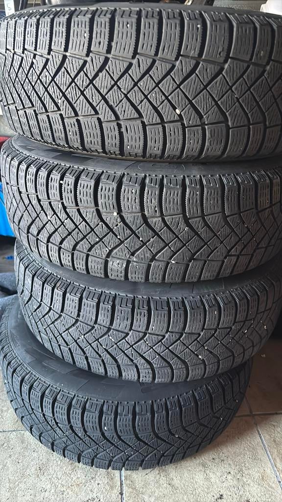 Pirelli Ice Zero winterbanden 195/65 R15 op stalen velgen, Auto-onderdelen, Banden en Velgen, Ophalen, 15 inch, Banden en Velgen