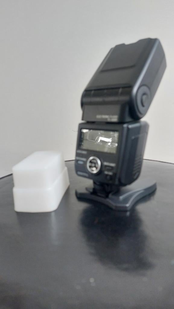 Olympus FL-600R flitser z.g.a.n. met paraplu, Ophalen of Verzenden, Zo goed als nieuw, Olympus, Kantelbaar