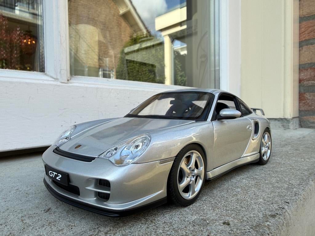1:18 Porsche 911 996 GT2 zilvergrijs 2002 Autoart 77841, Auto, Autoart, Ophalen of Verzenden, Zo goed als nieuw