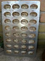 Antieke chocoladevorm voor 24 bonbons, Huis en Inrichting, Ophalen of Verzenden, Gebruikt