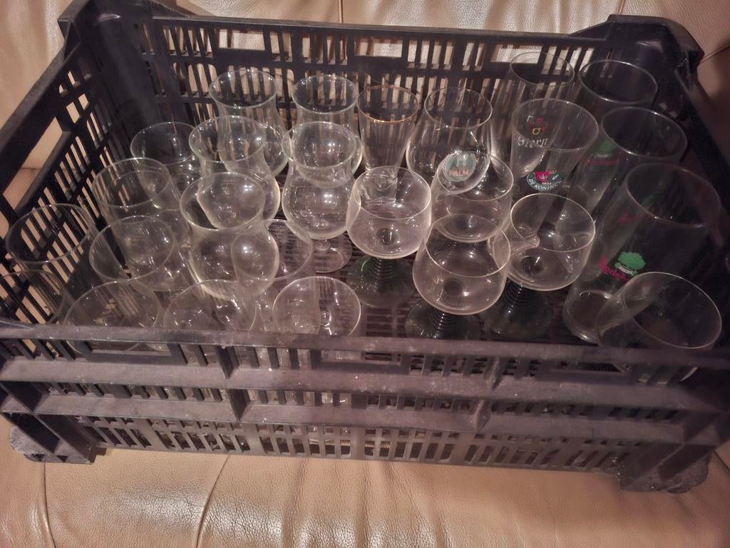 2 Kratten vol met diverse glazen gratis!, Ophalen