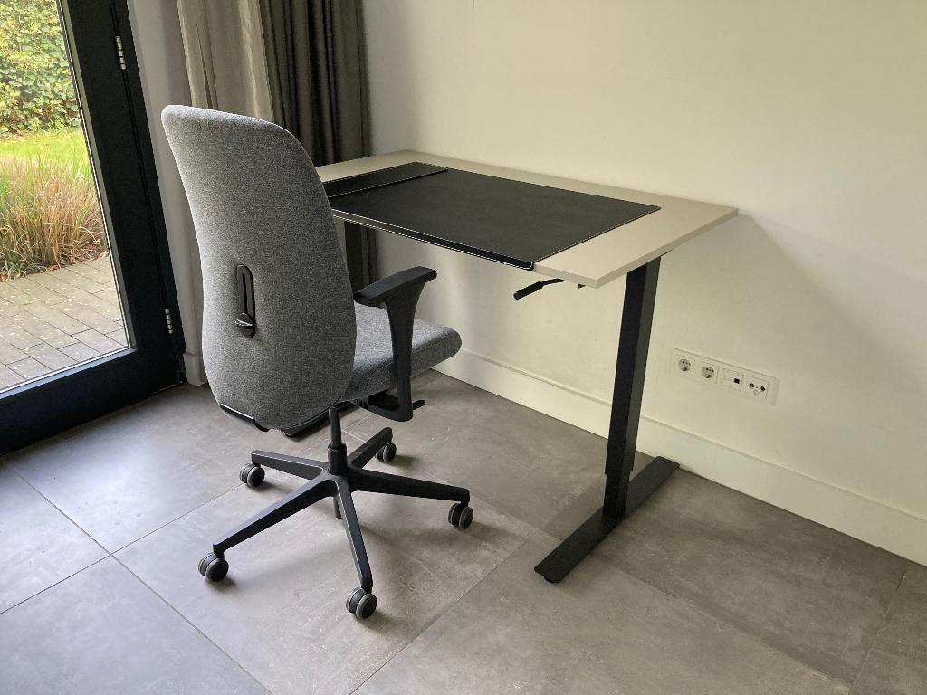Bureau zit/sta en bureaustoel, Ophalen, Zit-sta bureau, 120 cm, In hoogte verstelbaar