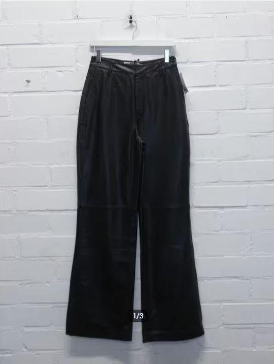 Colourful Rebel - Mooie 100% leren broek maat XS Nieuw €299, Kleding | Dames, Broeken en Pantalons, Zwart, Colourful Rebel, Nieuw