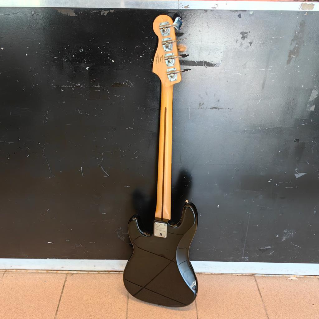Fender Squier P-Bass Guitar - In Nette Staat, Fender, Zo goed als nieuw, Support@fender.com, 17600 Catalina Street
Los Angeles, CA 90746
USA