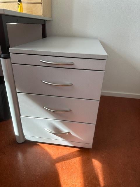 Praktisch Vepa Ladenblok (grijs met vakindeling), Ophalen, Kantoor kwaliteit, 75 cm of meer, Zo goed als nieuw