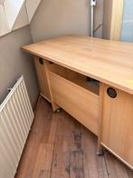 Ruim houten bureau met wielen en kabeldoorvoer, Ophalen, Met wielen, Gebruikt, Bureau