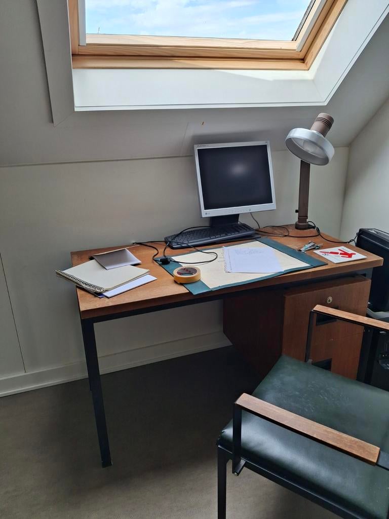 Vintage Cees Braakman bureau met ladeblok, Gebruikt, Hout, Ophalen of Verzenden, Overige merken