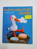 Haakboek 7 Babycadeautjes haken, Ophalen of Verzenden, Zo goed als nieuw, Haken, Patroon of Boek