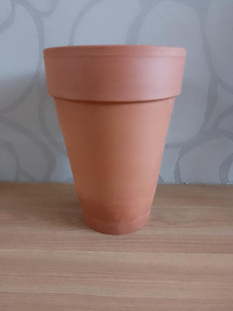 hoge terracotta bloempot, Tuin en Terras, Bloempotten, Rond, Ophalen of Verzenden, Zo goed als nieuw, Aardewerk