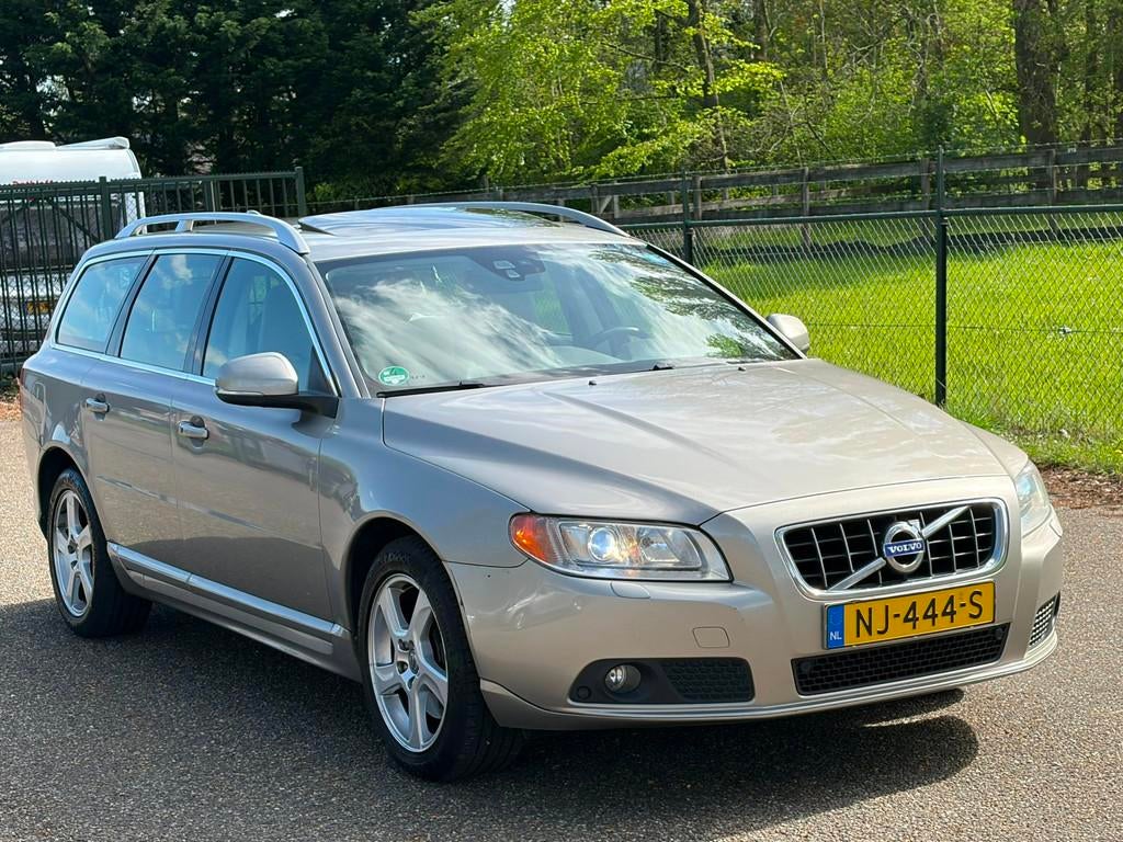 Volvo V70 2.0 D3 Summum /Xenon/Pano/Trekhaak/, Auto's, Voorwielaandrijving, Euro 5, 1566 kg, Gebruikt