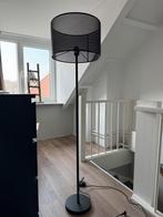 Moderne zwarte vloerlamp met metalen kap, Ophalen, Zo goed als nieuw, Metaal, 150 tot 200 cm