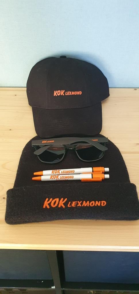 Mutsen petten pennen kladblokken puzzel kaartspellen boekjes, Ophalen