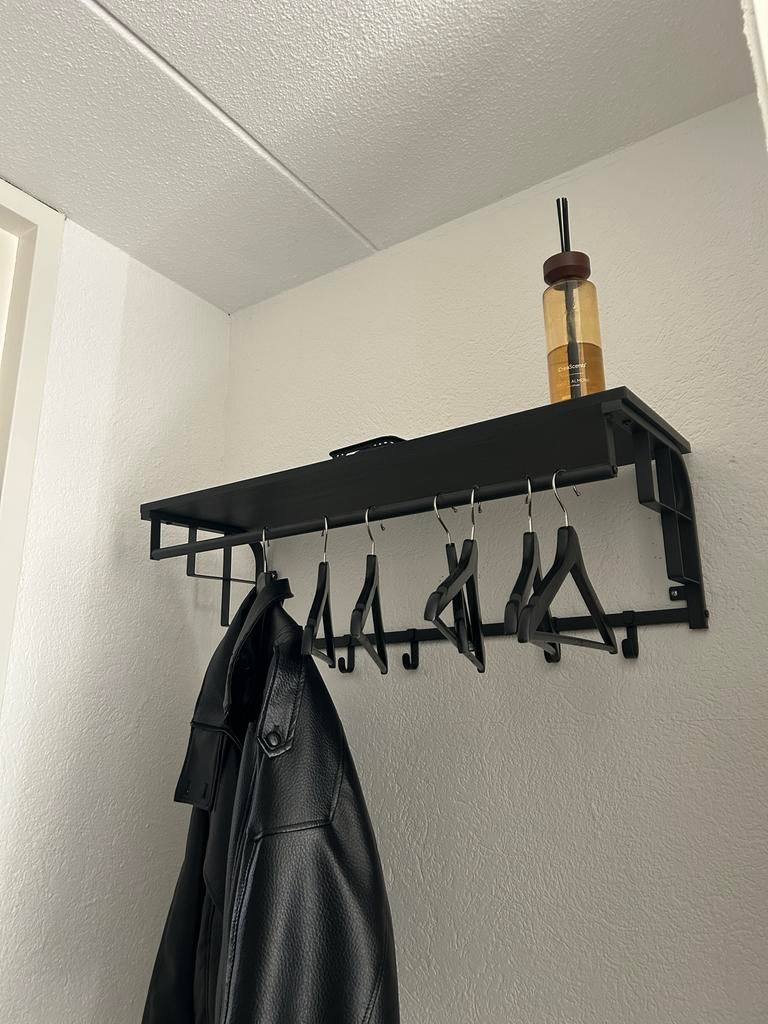 Zwarte kapstok met hoedenplank en kledingroede, Huis en Inrichting, Woonaccessoires | Kapstokken, Ophalen, Zo goed als nieuw, Metaal