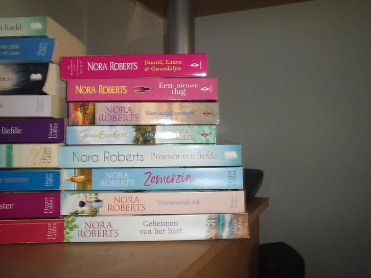 14 romans van NORA ROBERTS, Boeken, Romans, Zo goed als nieuw, Nederland, Ophalen of Verzenden