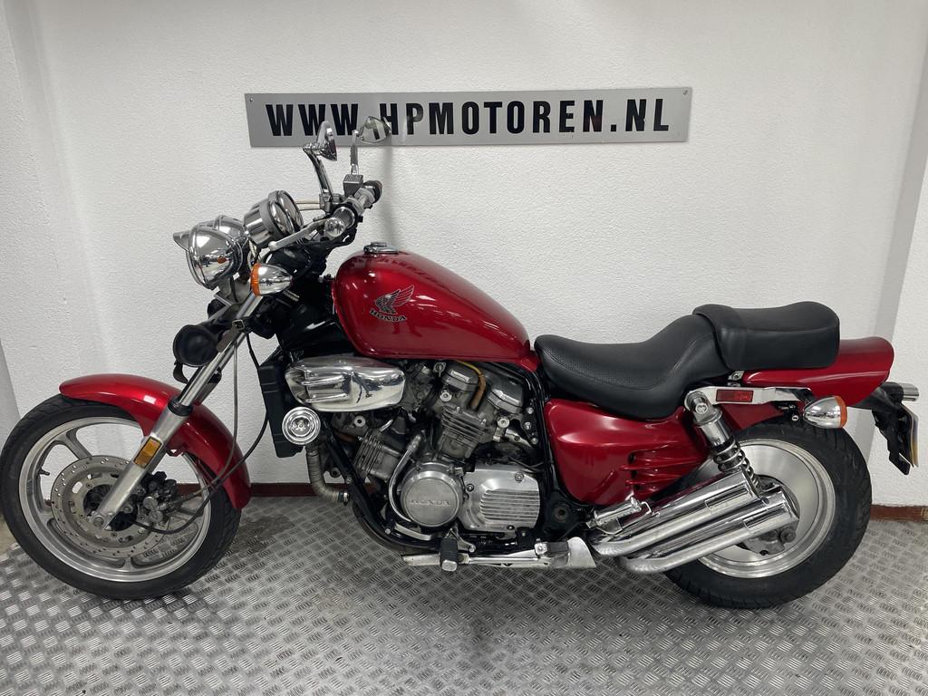 Honda VF700 VF 700 C SUPERMAGNA EASY RIDER BOVAGGARANTIE, Rivium Boulevard 222-11
2909 LK  Capelle aan den Ijssel, NL, Chopper