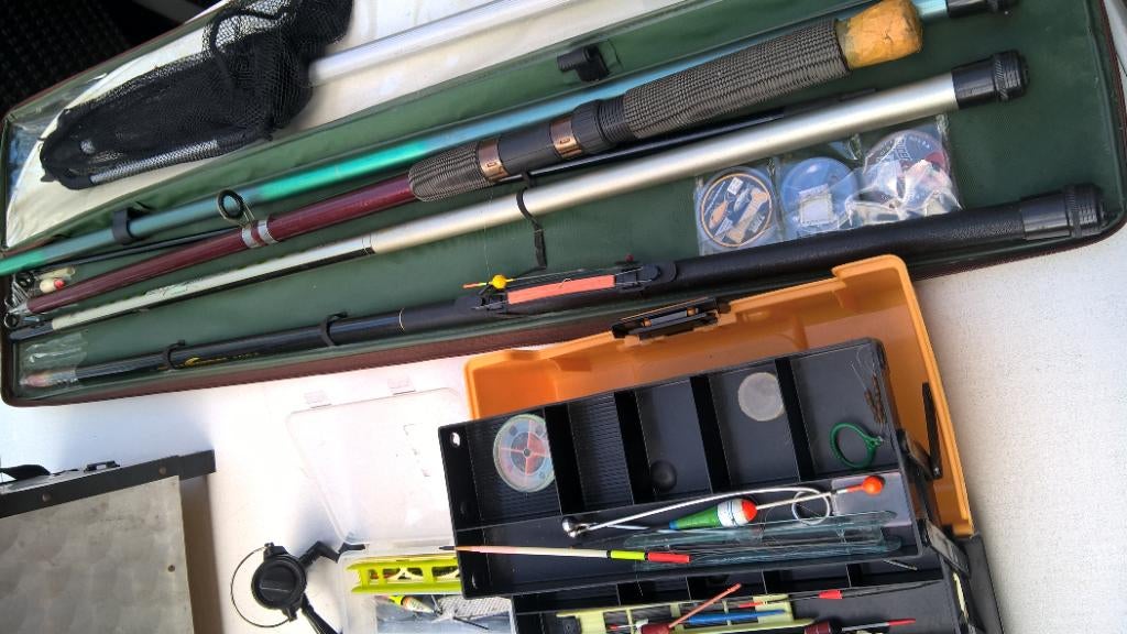 TE koop aangeboden mooi vishengels met accessoires., Ophalen, Gebruikt, Overige typen