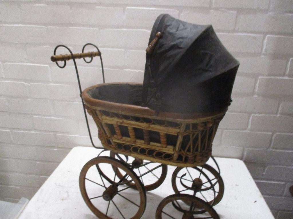antiek poppenwagen rotan, Ophalen of Verzenden