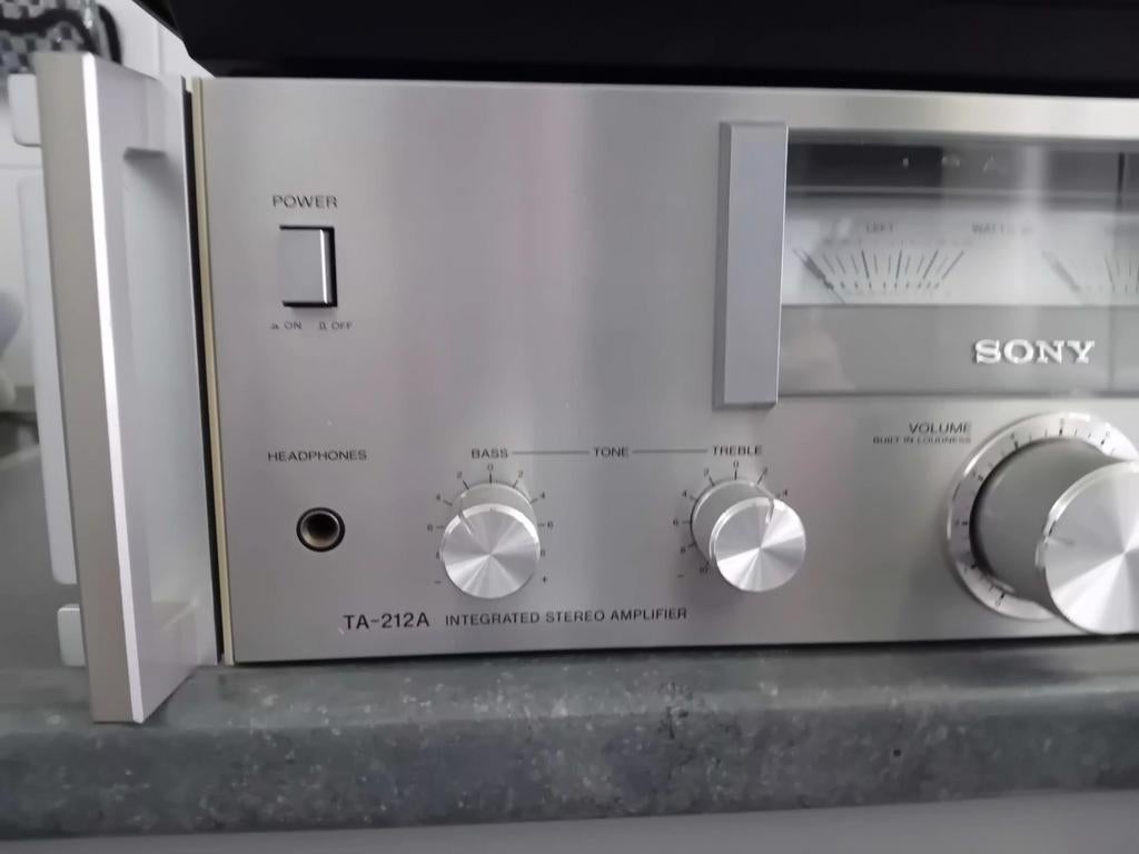 Sony vintage stereo versterker met Sony platenspeler., Ophalen, Walkman