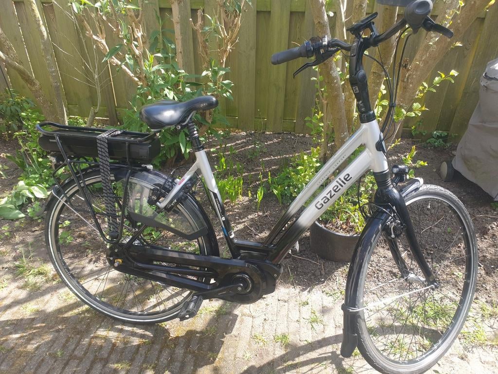 Zwart-witte Gazelle Chamonix C7 in uitstekende staat., Ophalen, Zo goed als nieuw, 47 tot 51 cm, 50 km per accu of meer