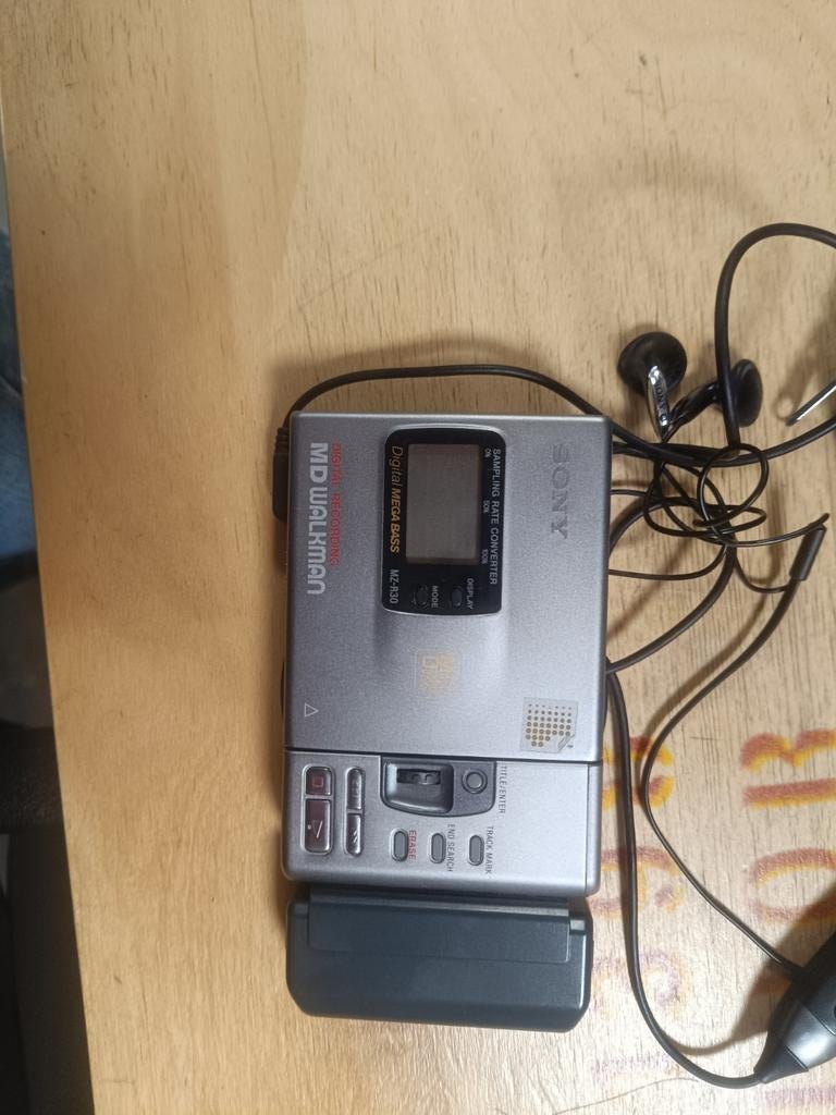 Zeer nette retro Sony MZ-R30 minidisc walkman, Ophalen of Verzenden, Walkman