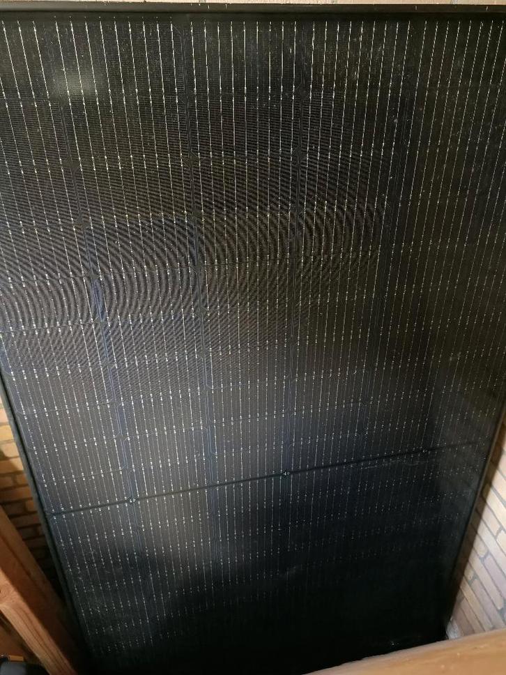 4 zonnepanelen, omvormer 2K s6, steunen plat dak Alles nieuw, Doe-het-zelf en Verbouw, Zonnepanelen en Toebehoren, Nieuw, Compleet systeem
