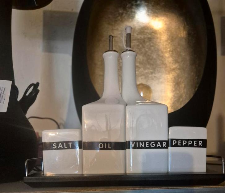 Oil & Vinegar peper en zout set - Porselein op houten plank, Huis en Inrichting, Keuken | Keukenbenodigdheden, Nieuw, Ophalen of Verzenden