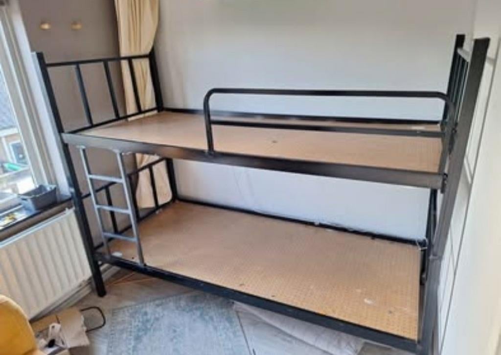 Metalen stapelbed 90x200 cm - reeds gedemonteerd, Kinderen en Baby's, Kinderkamer | Stapelbedden en Hoogslapers, Ophalen of Verzenden