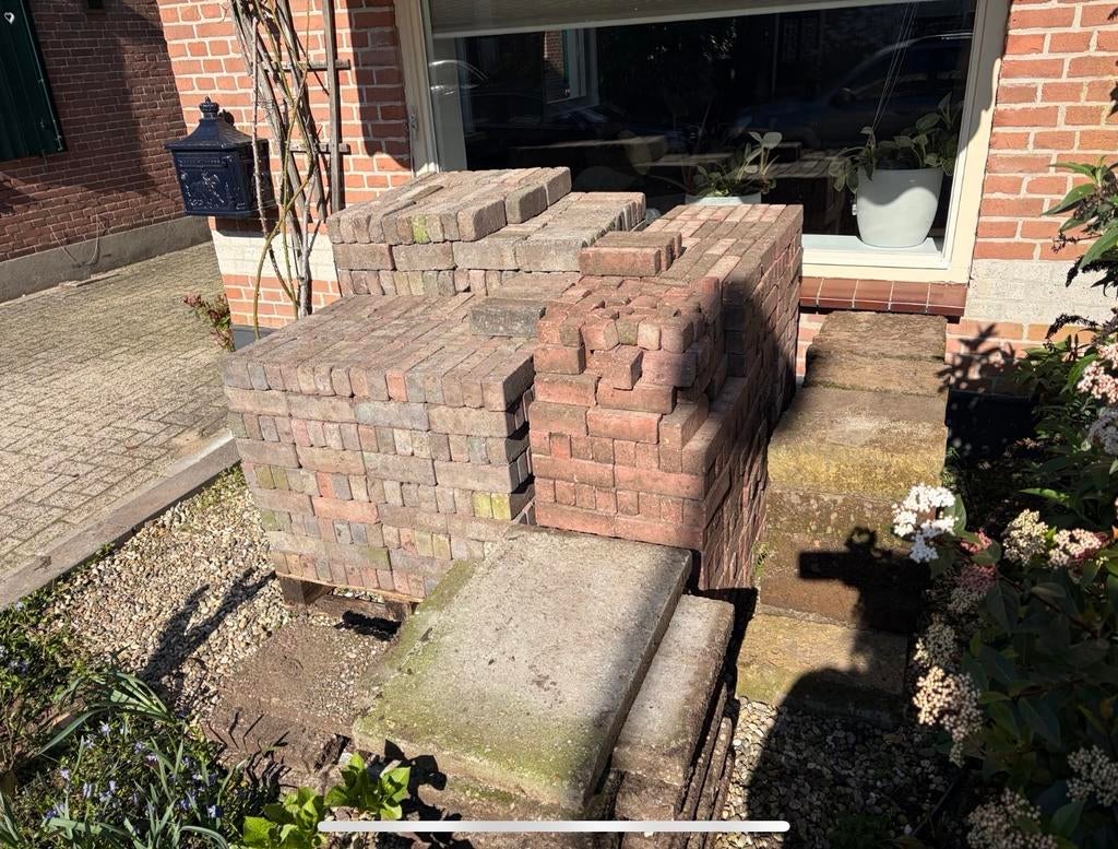 GRATIS! Waaltjes, lavablokken en grindtegels - diverse maten, Ophalen, Gebruikt, Klinkers, 10 m² of meer