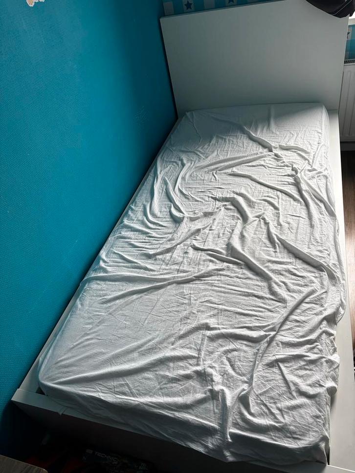 IKEA MALM Bedframe hoog wit/Luröy (90x200 cm), Huis en Inrichting, Slaapkamer | Bedden, Zo goed als nieuw, Eenpersoons, 90 cm